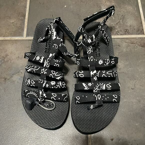 Arizona Love Black Trekky Flat Sandals Size 9 Retails $200 New - Picture 5 of 8